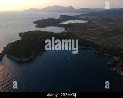 Preveza exotischer Kala-Strand in epirus griechenland zwischen Alonaki, ormos odyssea Strände wenige Kilometer von loutsa, vrachos und parga und sivota entfernt Stockfoto