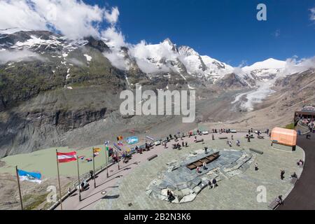 Luftbild von der Kaiser-Franz-Josefins-Höhe über den Großglockner und den schrumpfenden Pasterze-Gletscher 2018, hohe Tauern NP, Carinthinia, Österreich Stockfoto