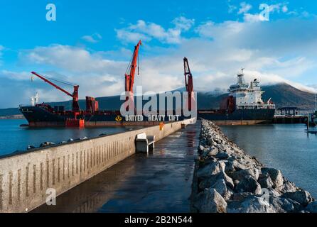 Fenit, Irland - 2. März 2020: General Cargo Ship (Tasmanic Winter) dockte im Hafen von Fenit an der Westküste des County Kerry, Irland Stockfoto