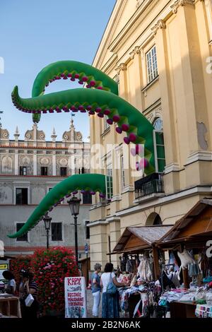 16. Juni 2019, Lublin, Polen: Installation von Zmij im Gebäude des Crown Tribunal in der Stadt Lublin, die von der Gruppe der Künstler, die während des Festes in Air entwerfen, angefertigt wurde Stockfoto