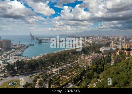 Blick auf die monumentale Stadt Málaga, Andalusien Stockfoto