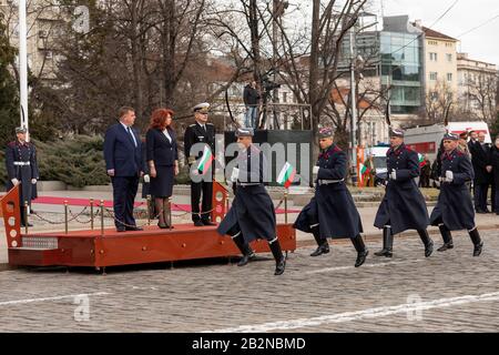 Sofia, Bulgarien - 03. März 2020: Parade zur Befreiung Bulgariens vom ottonischen Joch. Befreiungstag auf Denkmal des Unbekannten Kriegers. Stockfoto