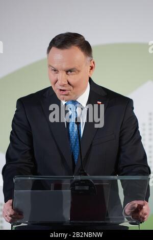 Warschau, Mazovian, Polen. März 2020. Teilnahme Des Präsidenten Von Polen Andrzej Duda Und Des Präsidenten Von Island Guoni Th. Johansson Auf Der Konferenz Zur Eröffnung Des Programms für Umwelt, Energie Und Klimawandel Im Rahmen Der 3. Ausgabe Des norwegischen Und des EWR-Fonds Auf Poland.in das Bild: Andrzej DUDA Credit: Hubert Mathis/ZUMA Wire/Alamy Live News Stockfoto