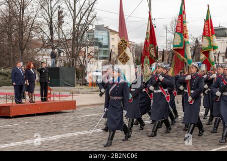 Sofia, Bulgarien - 03. März 2020: Parade zur Befreiung Bulgariens vom ottonischen Joch. Befreiungstag auf Denkmal des Unbekannten Kriegers. Stockfoto