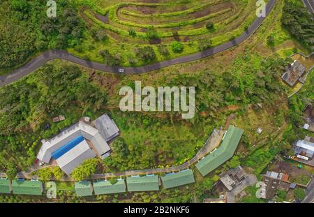 Auf der Suche nach unten auf der Straße Luftbild von Banos De Agua Santa Provinz Tungurahua Südamerika Stockfoto