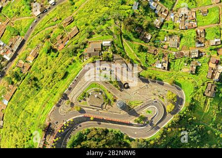 Virgen Del Panecillo Hill Statue And Monument In Quito Ecuador Sehr Beliebt Touristenziel Luftbild Des Gesamten Parks Stockfoto