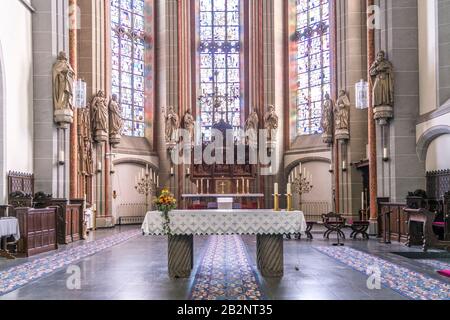 Innenraum der Pfarrkirche St. Maria Magdalena in Goch, Kreis Kleve, Nordrhein-Westfalen, Deutschland, Europa Stockfoto