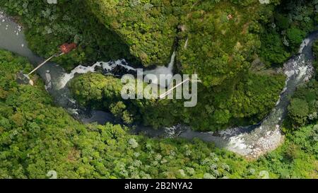 Antenne Karte von Pailon Del Diablo Wasserfall Komplexe beliebte touristische Destination in Banos De Agua Santa Ecuador Stockfoto