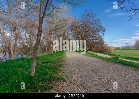 Straße neben dem Ebro, Friedenspass Stockfoto