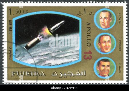 FUJEIRA - CIRCA 1972: Eine in Fujeira gedruckte Briefmarke, die dem Apollo-Programm ausgestellt wurde und die Besatzung von Apollo 13, ca. 1972, abbildet Stockfoto