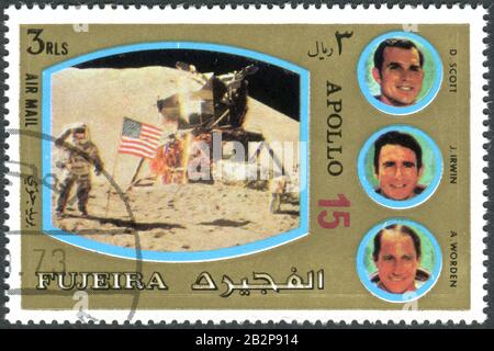 FUJEIRA - CIRCA 1972: Eine in Fujeira gedruckte Briefmarke, die dem Apollo-Programm ausgestellt wurde und die Besatzung von Apollo 15, ca. 1972, abbildet Stockfoto