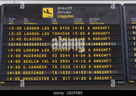 Ankunftsankündigung an Bord des Flughafens Reina Sofia, Flughafen Tenera-Süd, Kanarische Inseln, Spanien Stockfoto