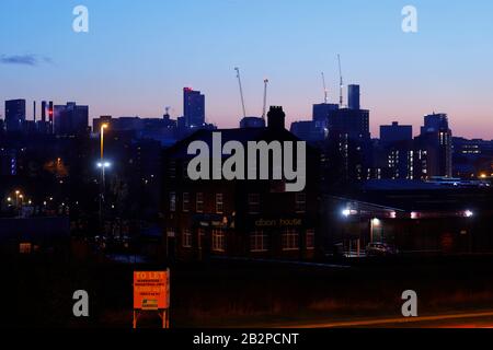 Skyline von Leeds im Morgengrauen Stockfoto