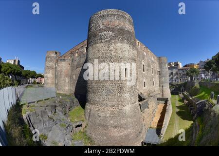 Castello Ursino, Piazza Federico di Hohenstaufen, Catania, Sizilien, Italien Stockfoto