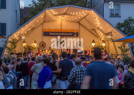 Meersburg, Deutschland - 07. Sept. 2015: Wine Party in Merrsburg, EINER Stadt im südwestdeutschen Land Baden-Württemberg. Am Ufer des Constan-Sees Stockfoto