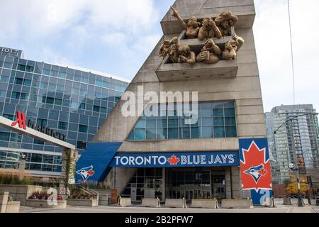 Eingang zum Rogers Centre, Heimstadion der Toronto Blue Jays in der Nähe des Marriott Hotels im Stadion. Stockfoto