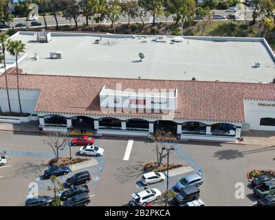Luftbild der Vons upermarket-Kette im Besitz von Albertsons in Rancho Penasquitos, San Diego, Kalifornien, USA, 25. Februar 2020 Stockfoto