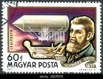 Ungarn - CIRCA 1977: Eine in Ungarn gedruckte Briefmarke, die sich der Geschichte des Luftverkehrs widmet und David Schwarz und Luftschiff (1850), ca. 1977, abbildet Stockfoto