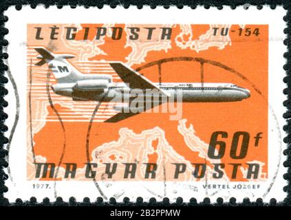 Ungarn - CIRCA 1977: Ein Stempel, der in Ungarn gedruckt wurde, zeigte das Flugzeug TU-154 von Malev über Europa, etwa 1977 Stockfoto