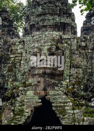 Bild des Nordtores des Tempels Angkor Thom, des Archäologischen Parks Angkor Wat, Siem Reap, Kambodscha. Stockfoto