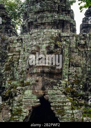 Bild des Nordtores des Tempels Angkor Thom, des Archäologischen Parks Angkor Wat, Siem Reap, Kambodscha. Stockfoto