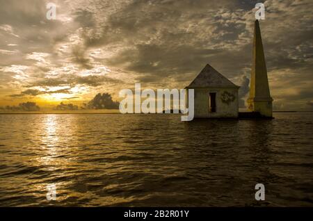 Frühstücksinsel im Morgengrauen Stockfoto