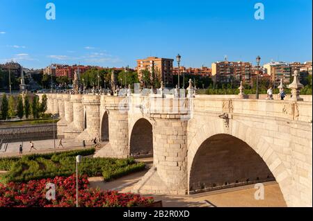 Puente de Toledo überspannt den Fluss Manzanares, Madrid, Spanien Stockfoto