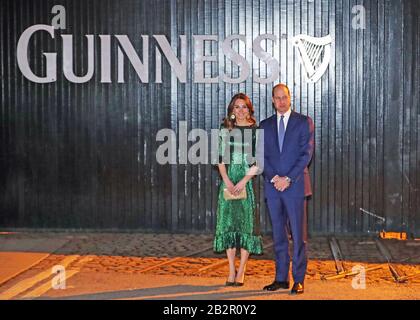 Der Herzog und die Herzogin von Cambridge bei einem Empfang des britischen Botschafters in Irland in der Gravity Bar, Guinness Storehouse, Dublin, während ihres dreitägigen Besuchs in der Republik Irland. Stockfoto