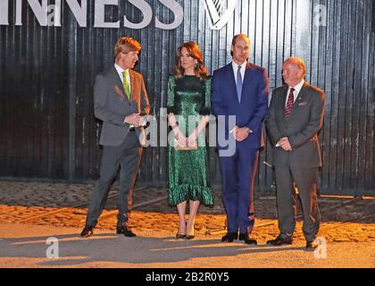 Der Herzog und die Herzogin von Cambridge bei einem Empfang des britischen Botschafters in Irland in der Gravity Bar, Guinness Storehouse, Dublin, während ihres dreitägigen Besuchs in der Republik Irland. Stockfoto