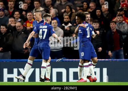 Stamford Bridge, London, Großbritannien. März 2020. English FA Cup Football, Chelsea gegen Liverpool; Willian von Chelsea feiert sein Tor zum 1:0 in der 13. Minute Credit: Action Plus Sports/Alamy Live News Stockfoto