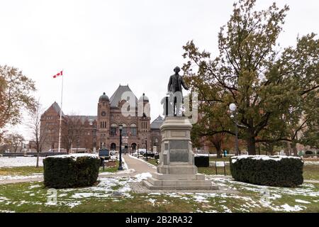 John A. Macdonald Statue vor der Legislative Assembly of Ontario im Queens Park in Toronto. Stockfoto