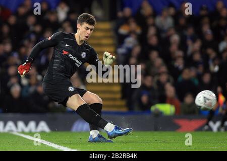 London, Großbritannien. März 2020. KEPA Arrizabalaga, der Torhüter von Chelsea im Einsatz. Der Emirates FA Cup, 5. Runde Match, Chelsea gegen Liverpool an der Stamford Bridge in London am Dienstag, 3. März 2020. Dieses Bild darf nur für redaktionelle Zwecke verwendet werden. Nur redaktionelle Nutzung, Lizenz für kommerzielle Nutzung erforderlich. Keine Verwendung bei Wetten, Spielen oder einer einzelnen Club-/Liga-/Spielerpublikationen. PIC von Steffan Bowen/ Credit: Andrew Orchard Sportfotografie/Alamy Live News Stockfoto