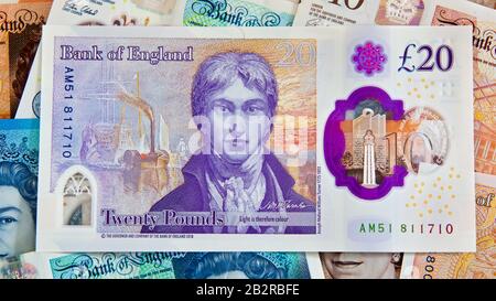 Die neue 20 £-Pfund-Note für das Polymer 2020 von der Bank of England mit dem Künstler JMW Turner und den aktuellen Polymer-Banknoten im Hintergrund Stockfoto