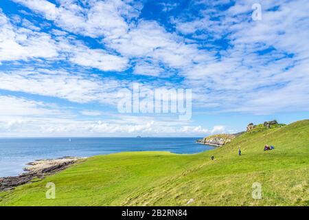 Seascape mit Ruinen von Duntulm Castle an der Nordküste der Isle of Skye, Schottland Stockfoto