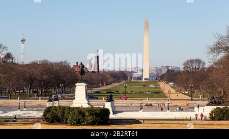 Ulysses S. Grant Memorial vom US-Kapitol, der National Mall und dem Washington Monument im Hintergrund zu sehen. Stockfoto