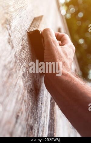 Free climbing Wand Praxis Ausbildung, Nahaufnahme einer Hand, Stockfoto