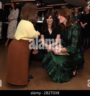 The Duchess of Cambridge (rechts) an einem Empfang, der vom britischen Botschafter in Irland in der Gravity Bar, Guinness Storehouse, Dublin, während ihres dreitägigen Besuchs in der Republik Irland veranstaltet wurde. Stockfoto