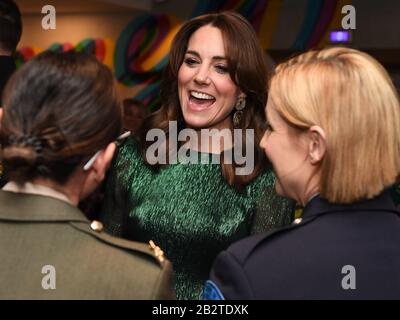 The Duchess of Cambridge (Zentrum) an einem Empfang, der vom britischen Botschafter in Irland in der Gravity Bar, Guinness Storehouse, Dublin, während ihres dreitägigen Besuchs in der Republik Irland veranstaltet wurde. Stockfoto