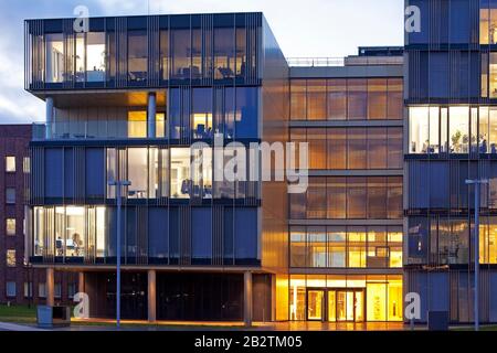 ThyssenKrupp Unternehmenszentrale am Abend, Essen, Ruhrgebiet, Nordrhein-Westfalen, Deutschland Stockfoto
