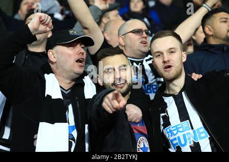 West BROMWICH, ENGLAND - 3. MÄRZ Newcastle-Fans nach dem FA-Cup-Spiel zwischen West Bromwich Albion und Newcastle United bei Den Hawthorns, West Bromwich am Dienstag, 3. März 2020. (Kredit: Leila Coker / MI News) Foto darf nur für redaktionelle Zwecke in Zeitungen und/oder Zeitschriften verwendet werden, Lizenz für kommerzielle Nutzung erforderlich Kredit: MI News & Sport /Alamy Live News Stockfoto