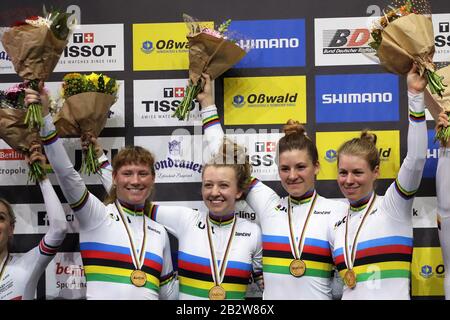 Chloe Dygert, Jennifer Valente, Emma White und Lily Williams von den USA Frauen Team Pursuit - Podium während der von Tissot am 27. Februar 2020 auf dem Velodrome in Berlin präsentierten Rennradweltmeisterschaften 2020 - Foto Laurent Lairys/DPPI Stockfoto