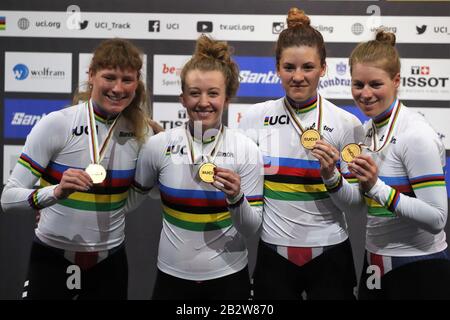 Chloe Dygert, Jennifer Valente, Emma White und Lily Williams von den USA Frauen Team Pursuit - Podium während der von Tissot am 27. Februar 2020 auf dem Velodrome in Berlin präsentierten Rennradweltmeisterschaften 2020 - Foto Laurent Lairys/DPPI Stockfoto