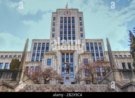 Vancouver, Kanada - 17. Februar 2020: Blick auf das Vancouver City Hall Building in der Innenstadt von Vancouver am sonnigen Tag Stockfoto