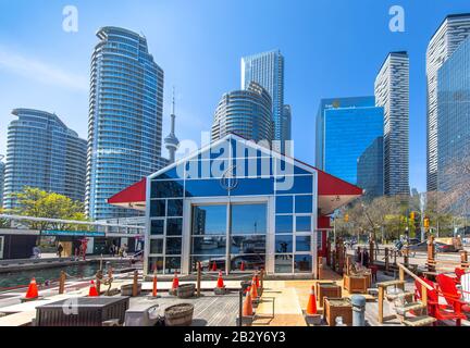 Toronto, Ontario, Kanada 10. Mai 2019: Berühmter Terminal am Quay Terminal und an der Yok St, ein Ausgangspunkt für Hafenrundfahrten und Boote in Toronto Stockfoto