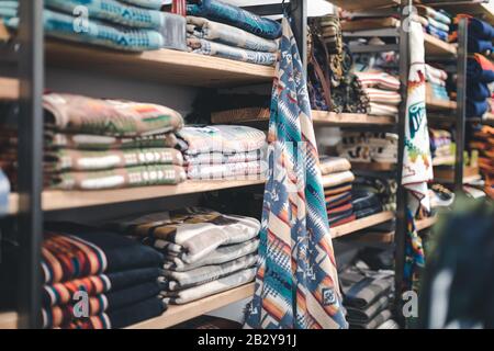 Woodburn, Oregon - 23. Februar 2020: Innenschuss des Pendleton-Ladens in den Woodburn Premium Outlets in den USA Stockfoto