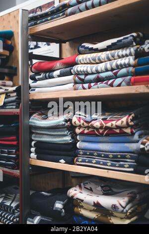 Woodburn, Oregon - 23. Februar 2020: Innenschuss des Pendleton-Ladens in den Woodburn Premium Outlets in den USA Stockfoto