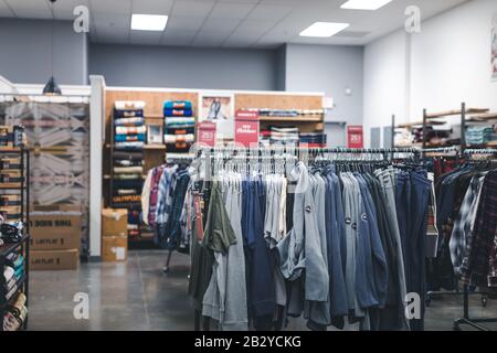 Woodburn, Oregon - 23. Februar 2020: Innenschuss des Pendleton-Ladens in den Woodburn Premium Outlets in den USA Stockfoto