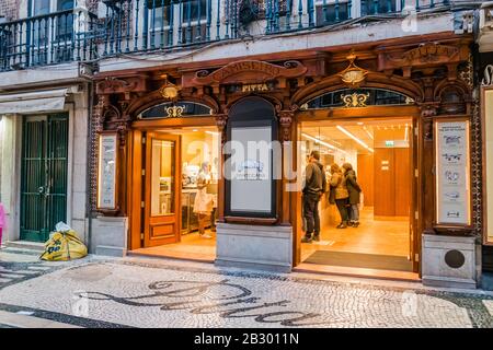 Konditorei an der Rua Augusta in Lissabon, einer sehr beliebten Touristenfußgängerstraße Stockfoto
