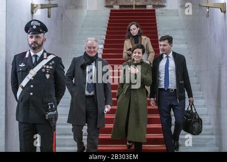 Ministerin für technologische Innovation und Digitalisierung, Paola Pisano bei der Vorstellung des Außerordentlichen Plans 2020 zur Förderung Von Made in Italy vor dem Corona-Virusnotstand auf der Farnesina in Rom. Stockfoto