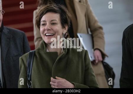 Ministerin für technologische Innovation und Digitalisierung, Paola Pisano bei der Vorstellung des Außerordentlichen Plans 2020 zur Förderung Von Made in Italy vor dem Corona-Virusnotstand auf der Farnesina in Rom. Stockfoto